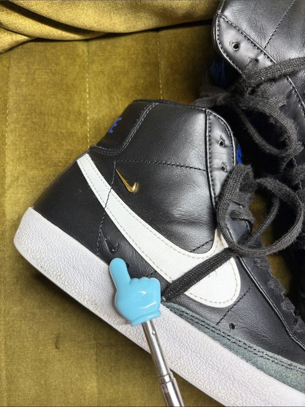 Nike Blazer Mid 77 SE Sisterhood Black Metallic Gold size 9